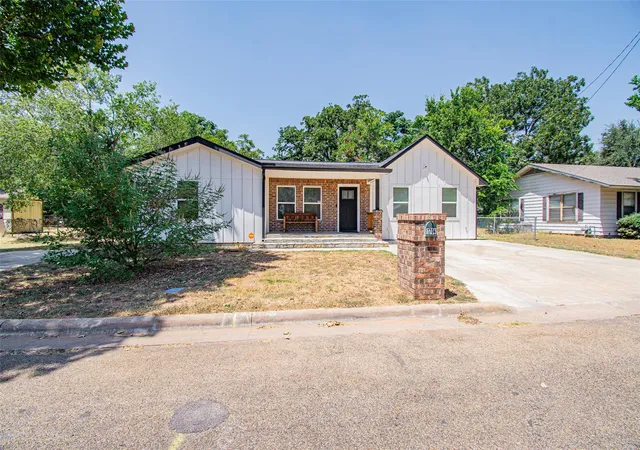 1st image of 1704 N Hoover Ave, Cameron, TX 76520 | MLS# 9661396