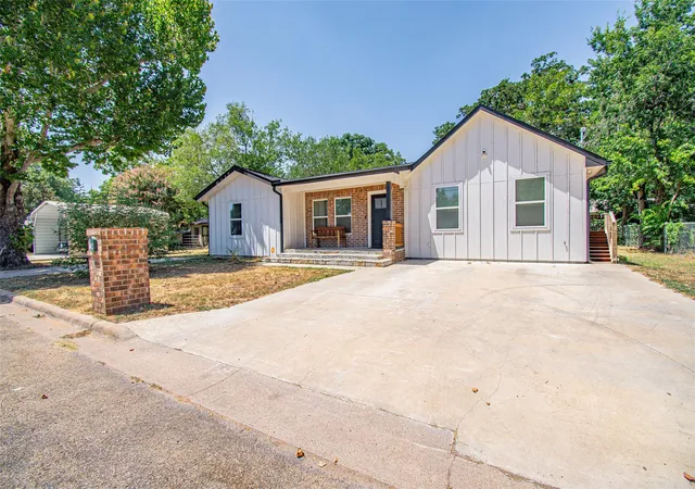 2nd image of 1704 N Hoover Ave, Cameron, TX 76520 | MLS# 9661396