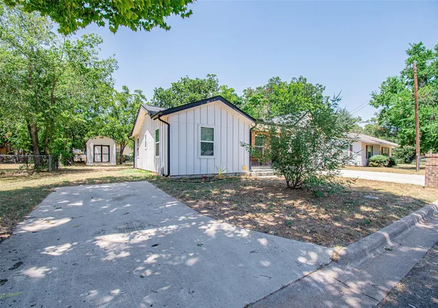 24th image of 1704 N Hoover Ave, Cameron, TX 76520 | MLS# 9661396