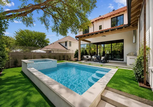 1st image of 2114 W 11th St, Austin, TX 78703 | MLS# 6876017