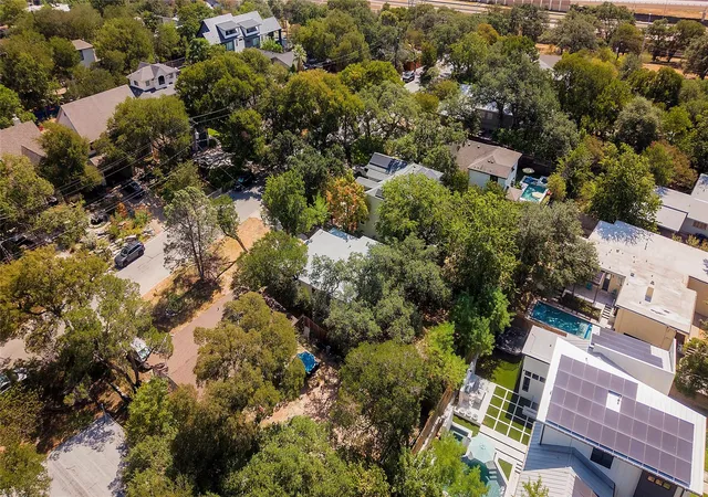 18th image of 2111 W 10th St, Austin, TX 78703 | MLS# 2725827