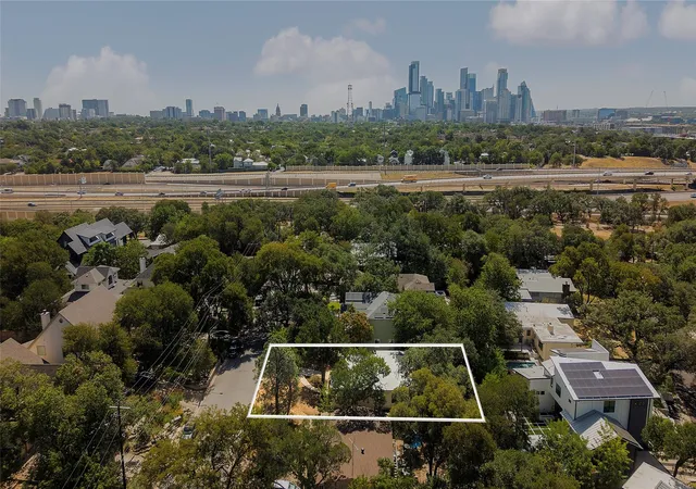 3rd image of 2111 W 10Th St, Austin, TX 78703 | MLS# 2725827