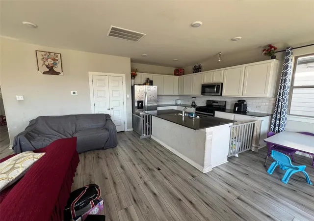 Photo 4 of Single family home for sale at 172 Coppers Wy, Elgin, TX 78621 | MLS# 4513446 | Listing updated on 2026-08-31