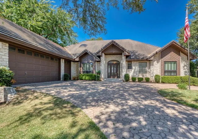 2nd image of 103 Southern Spur, Horseshoe Bay, TX 78657 | MLS# 8757175