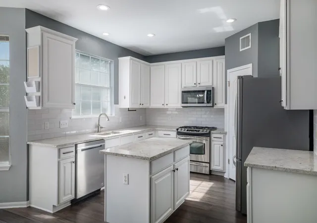 Photo 3 of Single family home for sale at 7113 Bending Oak Rd, Austin, TX 78749 | MLS# 1107415 | Listing updated on 2026-09-23