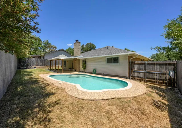 Photo 2 of Single family home for sale at 2717 Charlesworth Dr, Austin, TX 78745 | MLS# 1887911 | Listing updated on 2026-09-06