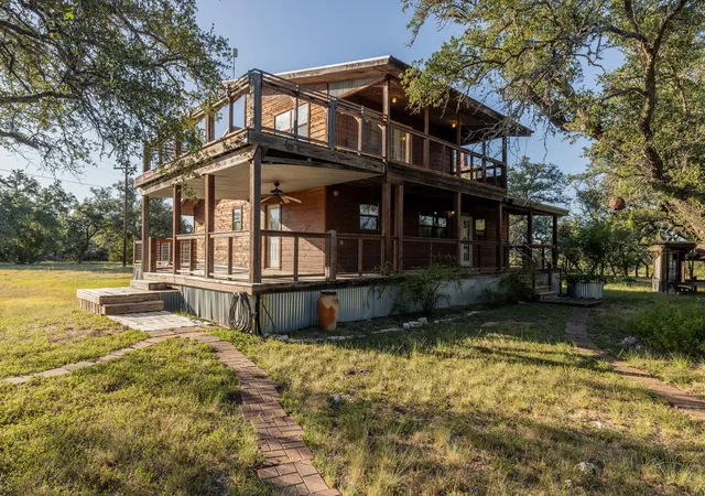 2nd image of 140 Mountain Loop Dr, Johnson City, TX 78636 | MLS# 6822970