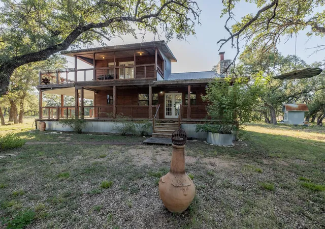 Photo 3 of Single family home for sale at 140 Mountain Loop Dr, Johnson City, TX 78636 | MLS# 6822970 | Listing updated on 2026-09-29