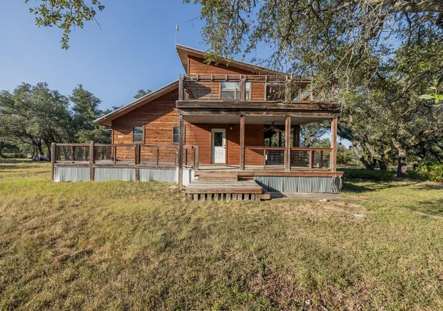 Photo 3 of Single family home for sale at 140 Mountain Loop Dr, Johnson City, TX 78636 | MLS# 6822970 | Listing updated on 2026-09-29