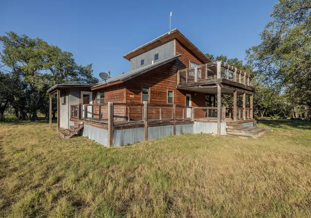 Photo 4 of Single family home for sale at 140 Mountain Loop Dr, Johnson City, TX 78636 | MLS# 6822970 | Listing updated on 2026-09-29