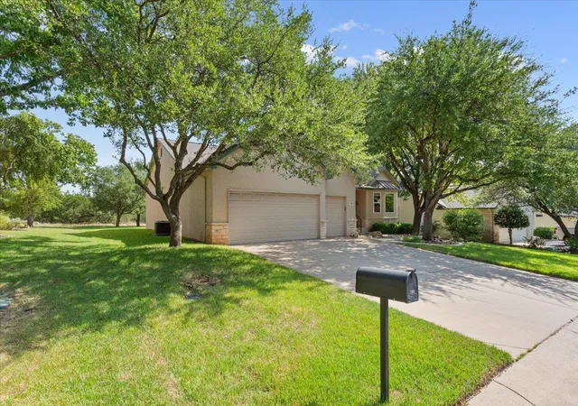 Photo 3 of Sale Pending at 109 Yaupon Ln, Georgetown, TX 78633 | MLS# 1464666 | Listing updated on 2026-10-08