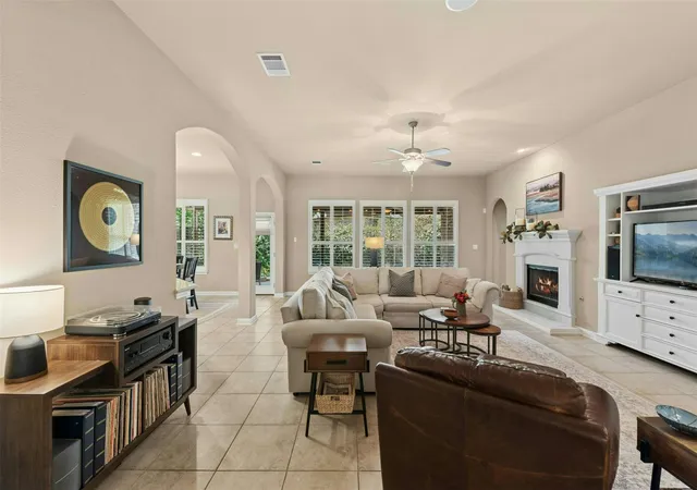 Photo 4 of Single family home for sale at 15612 Pontic Pass, Bee Cave, TX 78738 | MLS# 8874358 | Listing updated on 2026-08-30