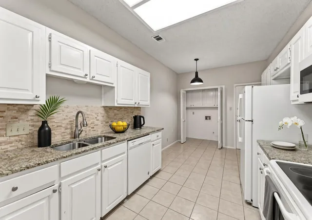 3rd image of 5737 N Scout Island Cir, Austin, TX 78731 | MLS# 3944854