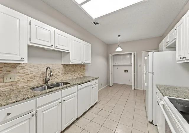 4th image of 5737 N Scout Island Cir, Austin, TX 78731 | MLS# 3944854