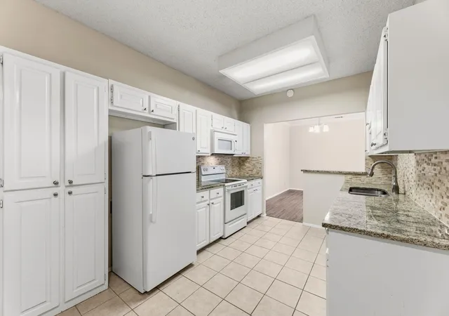 5th image of 5737 N Scout Island Cir, Austin, TX 78731 | MLS# 3944854