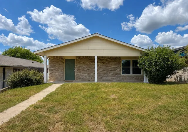 Single family home for sale at 5624 Signal Pt, Austin, TX 78724 | MLS# 8135408