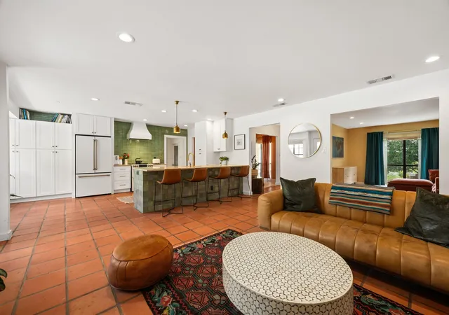 Photo 2 of Sale Pending at 6206 Highland Hills Dr, Austin, TX 78731 | MLS# 3445657 | Listing updated on 2026-09-04