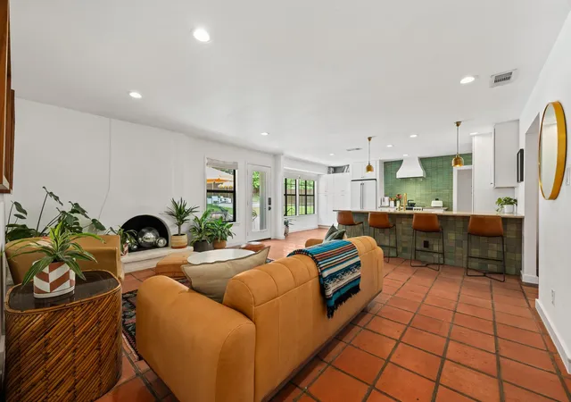 Photo 3 of Sale Pending at 6206 Highland Hills Dr, Austin, TX 78731 | MLS# 3445657 | Listing updated on 2026-09-04