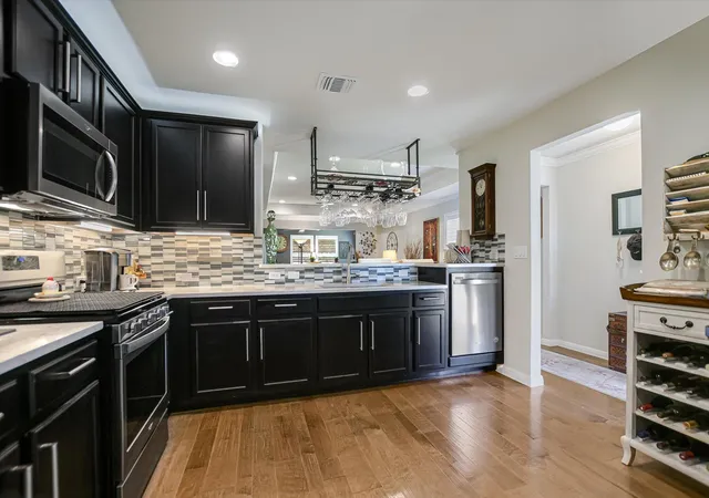 image of 200 Comal Ln, Georgetown, TX 78633 | MLS# 8188365