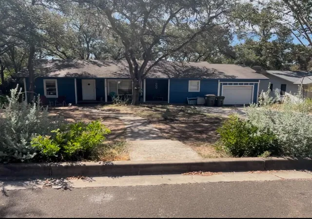 Photo 1 of Single family home for sale at 134 E Hillcrest Dr, San Marcos, TX 78666 | MLS# 7673596 | Listing updated on 2026-08-23