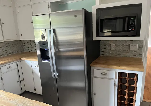 Photo 3 of Single family home for sale at 134 E Hillcrest Dr, San Marcos, TX 78666 | MLS# 7673596 | Listing updated on 2026-08-23