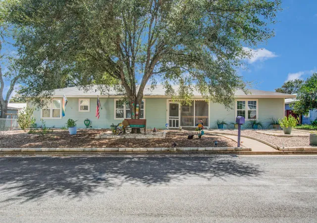 Photo 1 of Single family home for sale at 1004 Baumgarten St, Schulenburg, TX 78956 | MLS# 3395694 | Listing updated on 2026-10-06