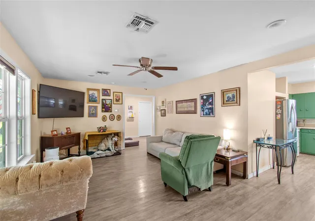Photo 3 of Single family home for sale at 1004 Baumgarten St, Schulenburg, TX 78956 | MLS# 3395694 | Listing updated on 2026-10-06