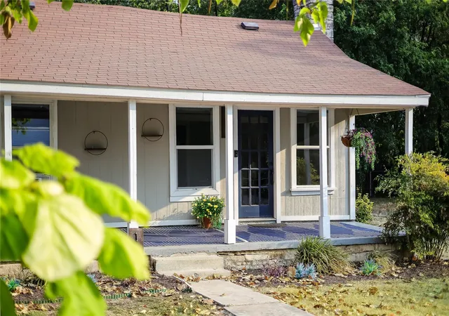 Photo 3 of Single family home for sale at 101 Patricks Aly, Liberty Hill, TX 78642 | MLS# 3335503 | Listing updated on 2026-10-07