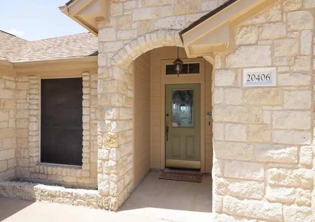 Photo 3 of Single family home for sale at 20406 Whiterock Dr, Lago Vista, TX 78645 | MLS# 3582652 | Listing updated on 2026-09-26