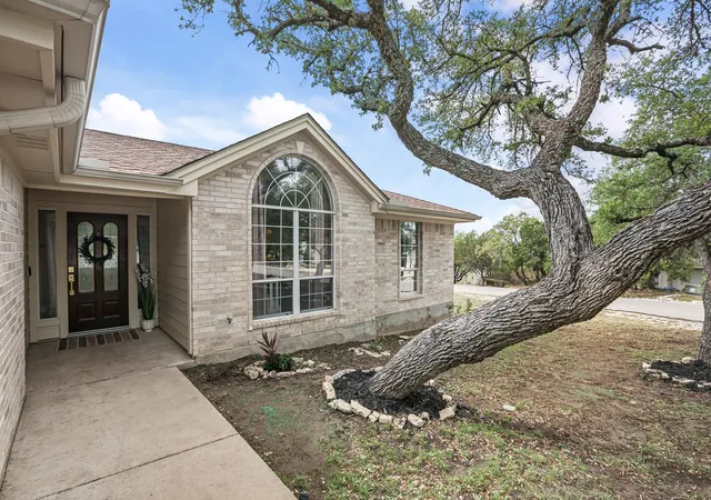 Photo 3 of Single family home for sale at 21105 Newport Cv, Lago Vista, TX 78645 | MLS# 7002599 | Listing updated on 2026-08-30