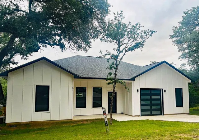 1st image of 207 Laurel Ln, Spicewood, TX 78669 | MLS# 6843232