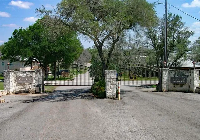 2nd image of 207 Laurel Ln, Spicewood, TX 78669 | MLS# 6843232