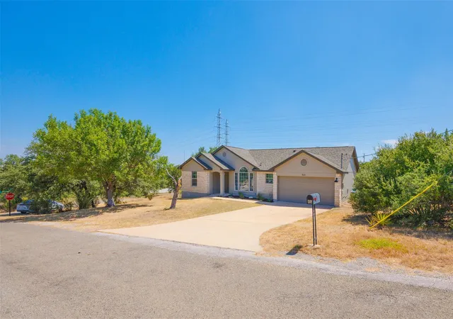 2nd image of 501 Royal Ct, Horseshoe Bay, TX 78654 | MLS# 1931373