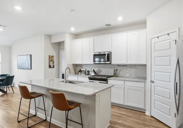 Photo 2 of Single family home for sale at 162 El Capitan Loop, Dripping Springs, TX 78620 | MLS# 3762592 | Listing updated on 2026-08-24