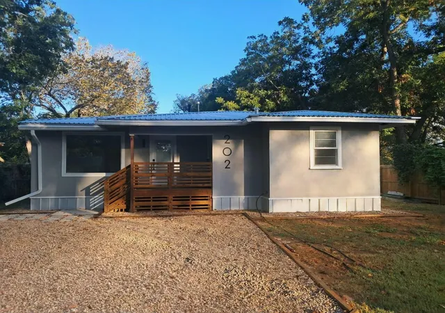 1st image of 202 Jones St, Smithville, TX 78957 | MLS# 5927287