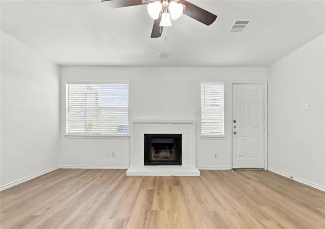 Listing Photo 5 - Condo for sale in building located at 1834 River Xing Cir, Austin, TX 78741 - Unit #D