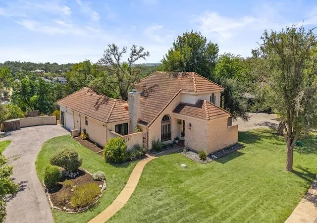 Photo 2 of Single family home for sale at 124 Lakeway Dr, Lakeway, TX 78734 | MLS# 6007964 | Listing updated on 2026-09-17