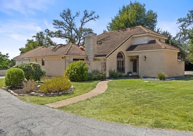 Photo 3 of Single family home for sale at 124 Lakeway Dr, Lakeway, TX 78734 | MLS# 6007964 | Listing updated on 2026-09-17