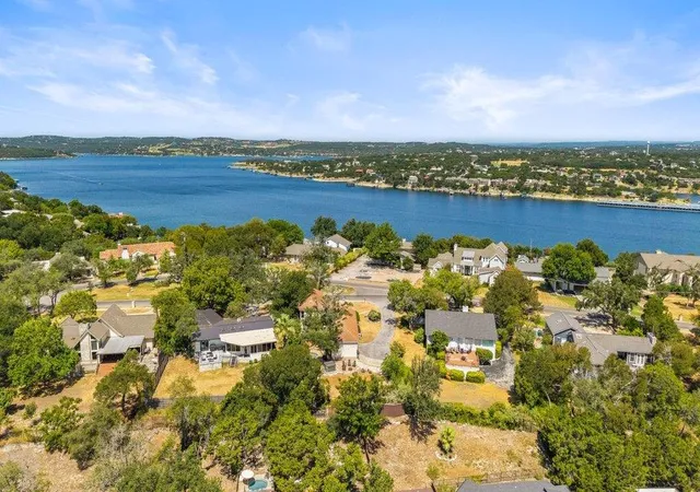 Photo 3 of Single family home for sale at 124 Lakeway Dr, Lakeway, TX 78734 | MLS# 6007964 | Listing updated on 2026-09-17