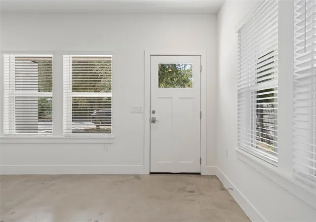 Listing Photo 5 - Condo for sale in building located at 1121 Walton Ln, Austin, TX 78721 - Unit #B