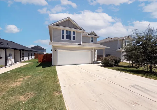 Photo 1 of Single family home for sale at 124 Crescent St, Georgetown, TX 78626 | MLS# 8928370 | Listing updated on 2026-10-29