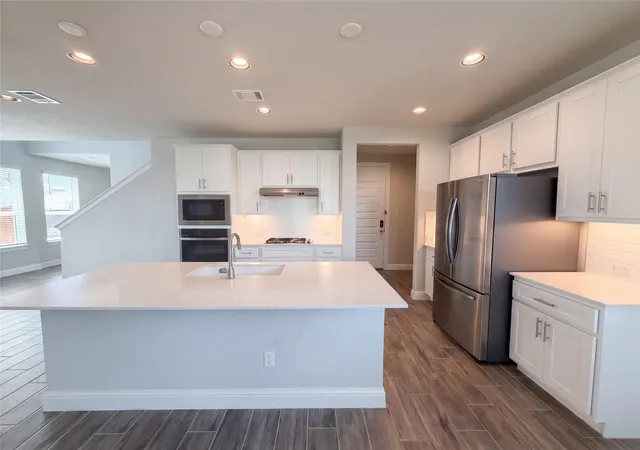 Photo 3 of Single family home for sale at 124 Crescent St, Georgetown, TX 78626 | MLS# 8928370 | Listing updated on 2026-10-29