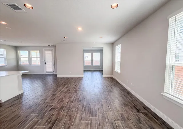 Photo 4 of Single family home for sale at 124 Crescent St, Georgetown, TX 78626 | MLS# 8928370 | Listing updated on 2026-10-29
