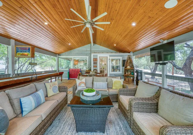 Photo 4 of Single family home for sale at 1001 Shorewood Dr, Granite Shoals, TX 78654 | MLS# 4845823 | Listing updated on 2026-09-02