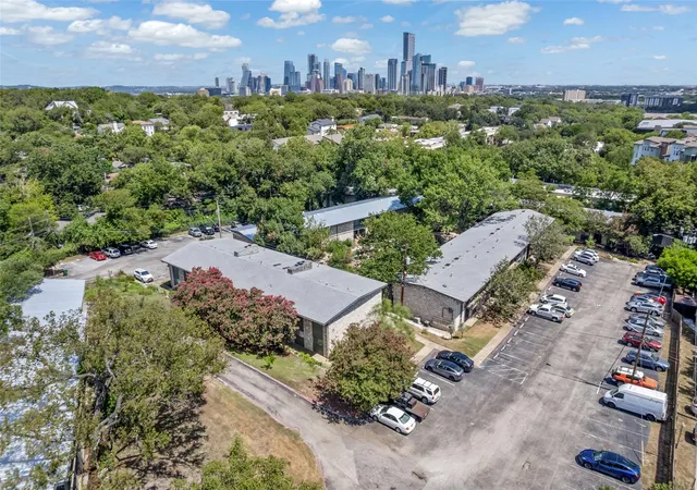 Listing Photo 2 - Condo for sale in building located at 1304 Mariposa Dr, Austin, TX 78704 - Unit #132