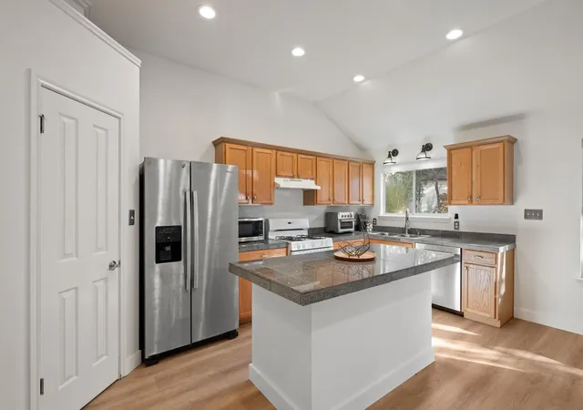Photo 2 of Single family home for sale at 5613 Lomita Verde Cir, Austin, TX 78749 | MLS# 5943883 | Listing updated on 2026-10-12