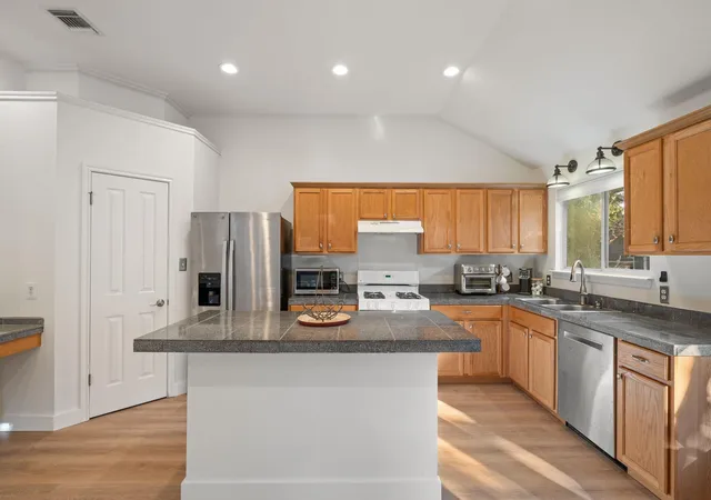 Photo 3 of Single family home for sale at 5613 Lomita Verde Cir, Austin, TX 78749 | MLS# 5943883 | Listing updated on 2026-10-12