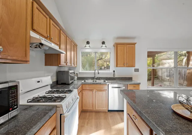 Photo 3 of Single family home for sale at 5613 Lomita Verde Cir, Austin, TX 78749 | MLS# 5943883 | Listing updated on 2026-10-12