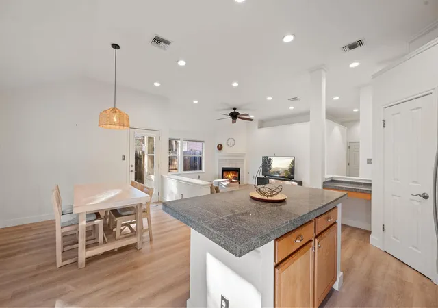 Photo 4 of Single family home for sale at 5613 Lomita Verde Cir, Austin, TX 78749 | MLS# 5943883 | Listing updated on 2026-10-12