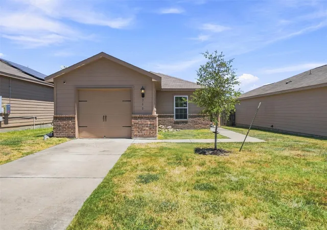 2nd image of 360 Farmer Ln, Jarrell, TX 76537 | MLS# 2265944